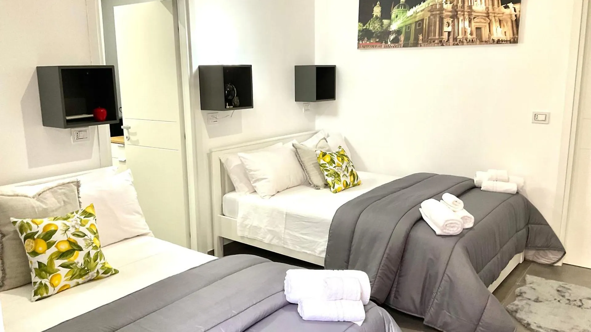 Apartment Alle Porte Del Castello 23 Catania Italy