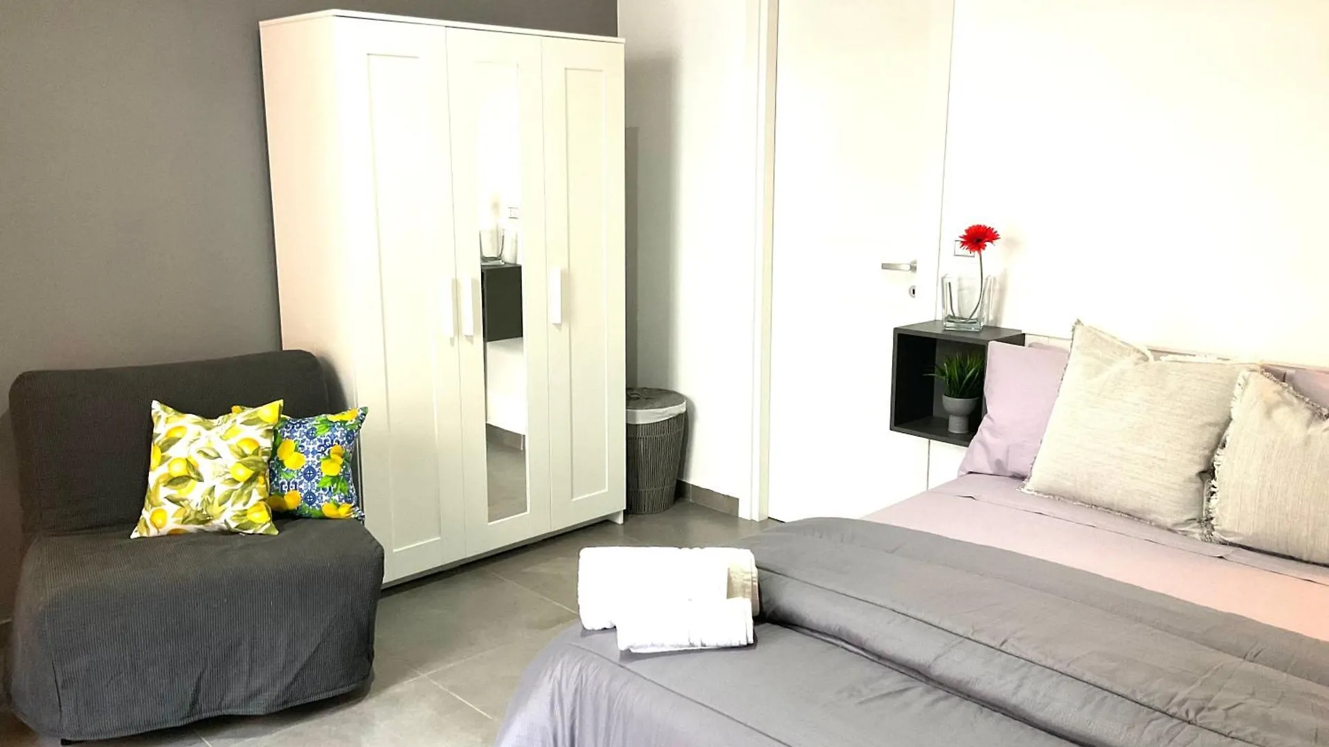 Apartment Alle Porte Del Castello 23 Catania Italy
